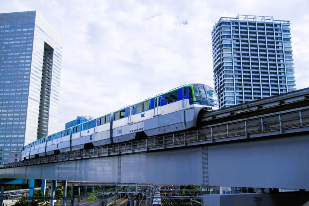 Tokyo Monorail heading toward central Tokyo