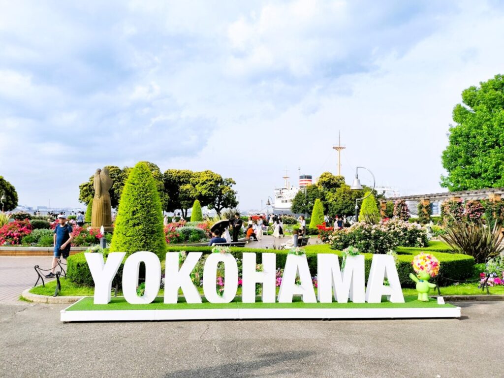 Yokohama city logo sculpture at Minato Mirai