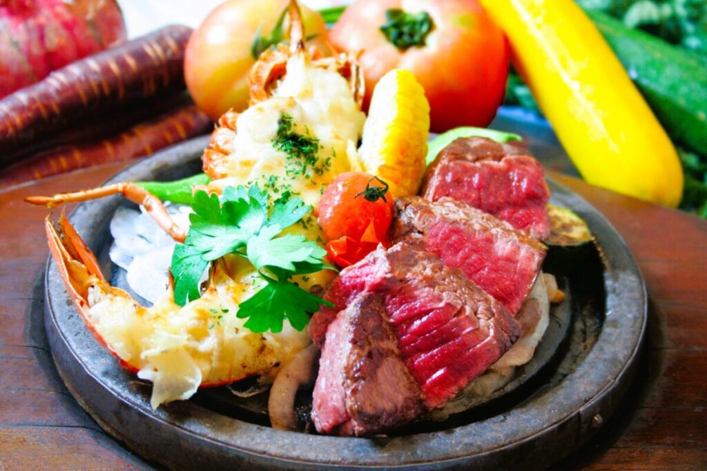 Gratin with jumbo shrimp and Kobe beef steak served on a gourmet plate