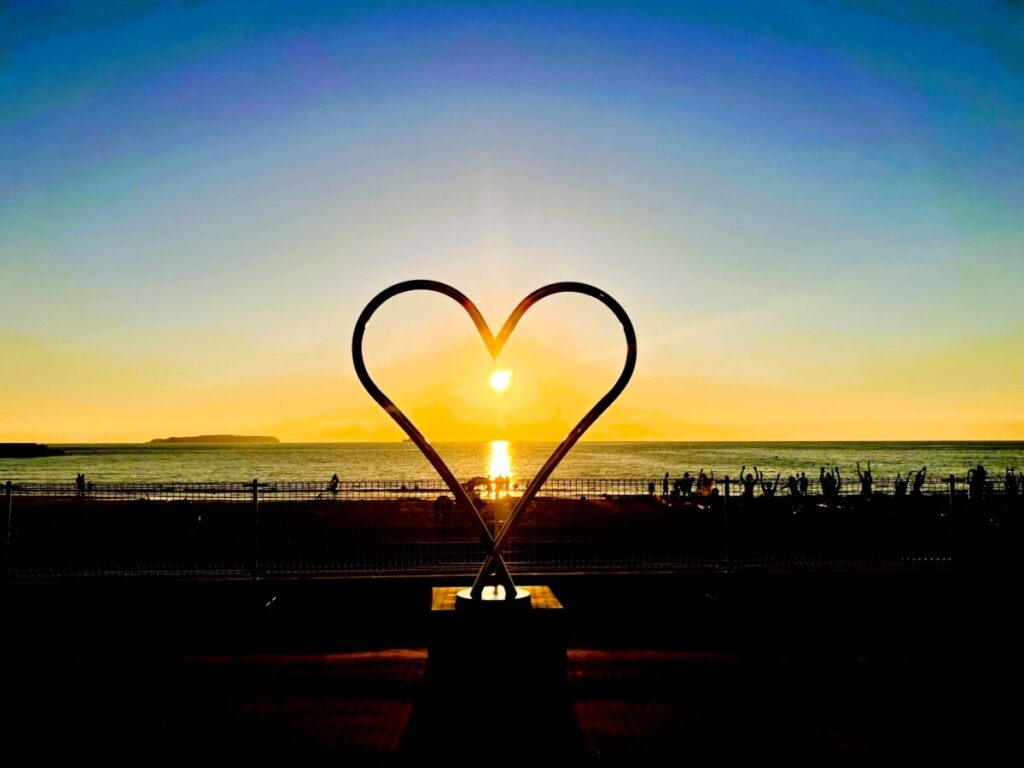 Heart monument and sunset at Fukutsu Beach