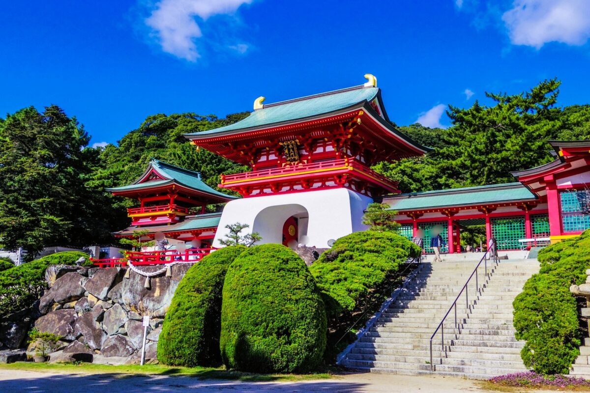 Akama Shrine in Shimonoseki, a red Shinto shrine overlooking the sea in Yamaguchi