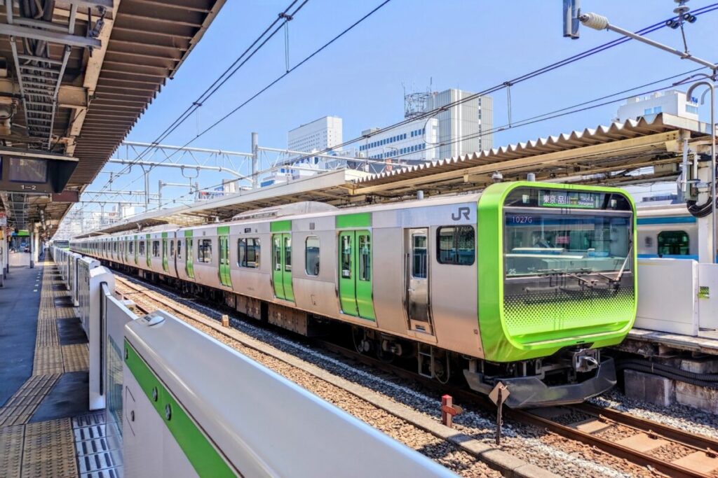 JR Yamanote Line train circulating central Tokyo stations