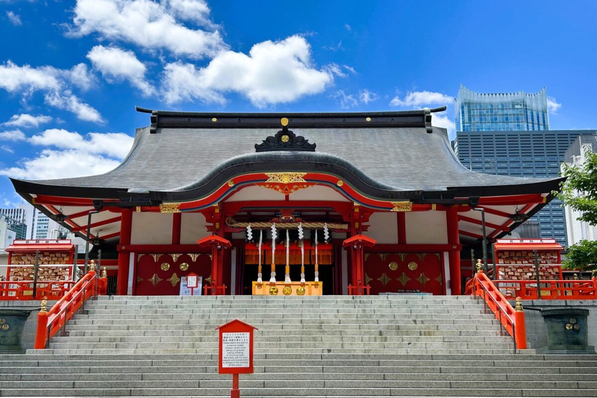 Hanazono Shrine located in the heart of Shinjuku, Tokyo