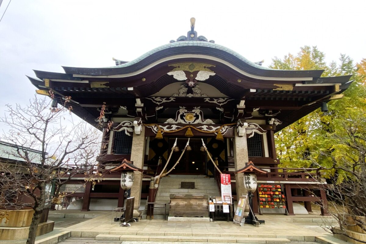 Shinjuku Suwa Shrine, a quiet Shinto shrine tucked away in central Tokyo