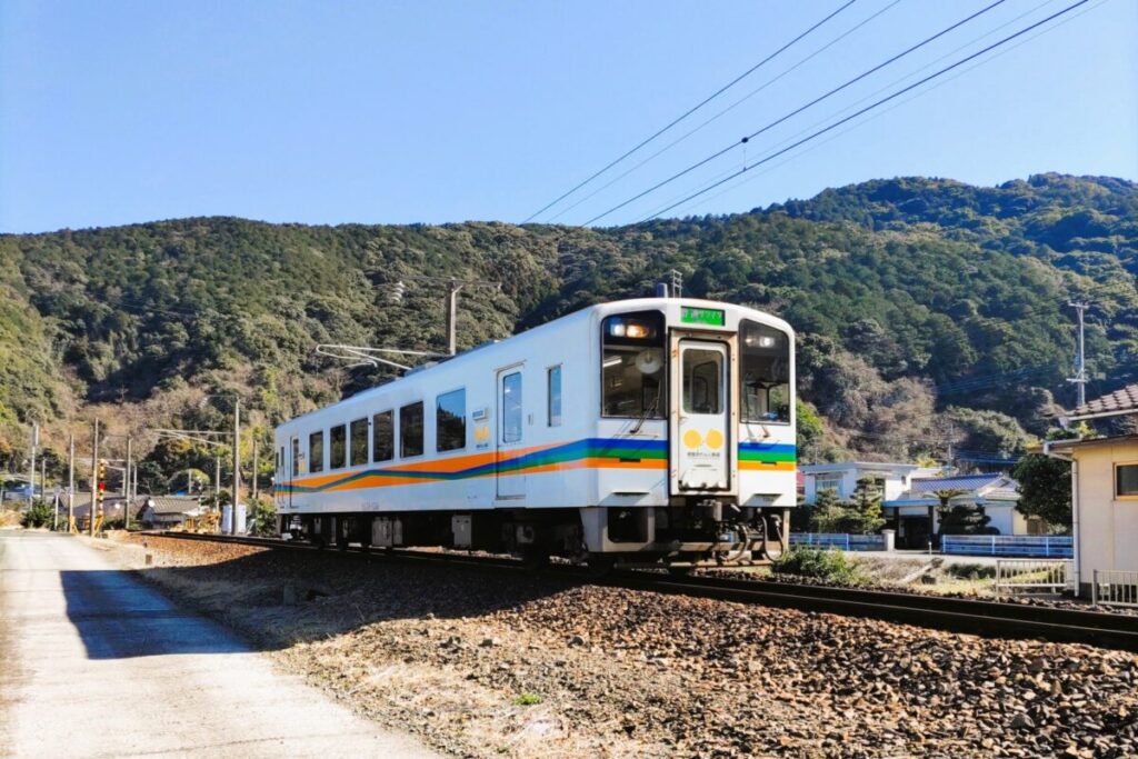 Hisatsu Orange Railway train running along the scenic Kyushu coastline
