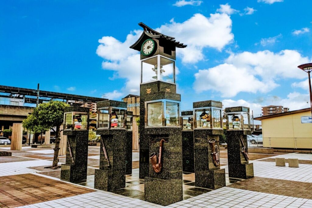 Karakuri clock at Izumoshi Station featuring traditional moving figures