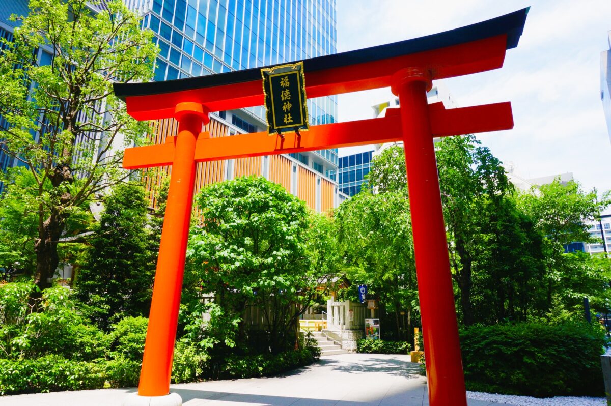 Fukutoku Shrine torii gate in Tokyo, traditional Shinto entrance near Nihonbashi
