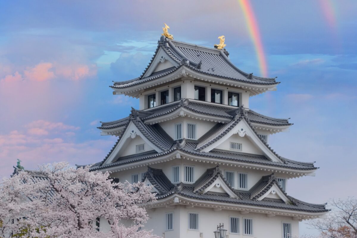 Sunomata Castle with cherry blossoms and a rainbow in Gifu, scenic spring landscape